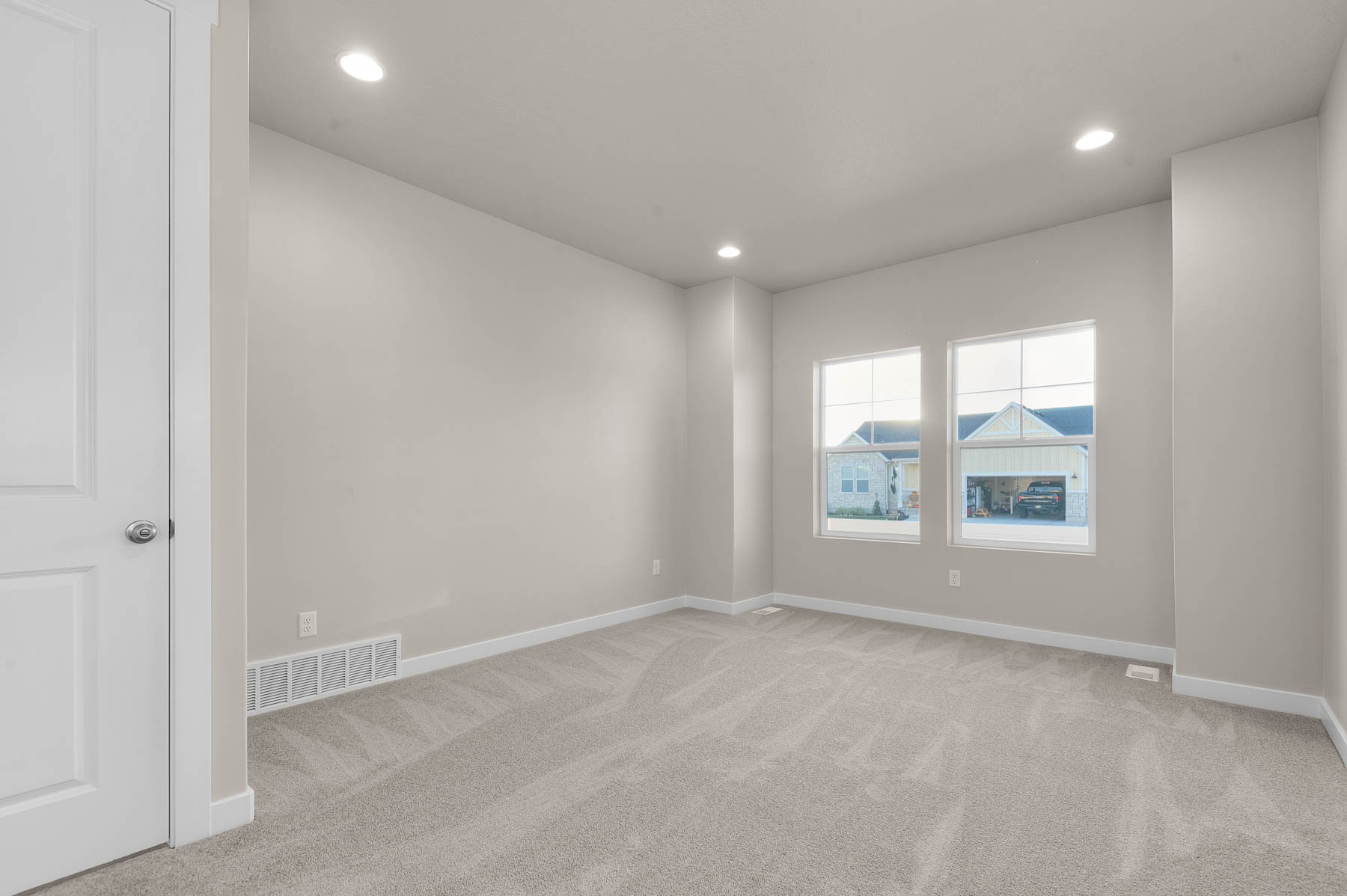 Unfurnished room featuring light carpet and recessed lighting