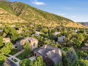 Aerial overview of property's location featuring a mountain backdrop
