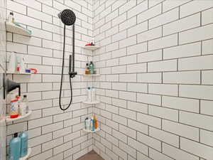 Bathroom featuring a tile shower