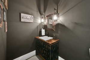 1/2 Bathroom with vanity