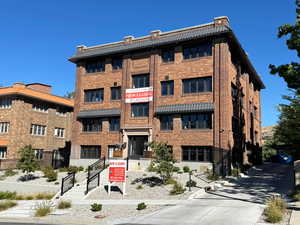 View of apartment building / complex