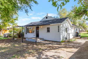 Metal Pergola with UV blocking polycarbonate
