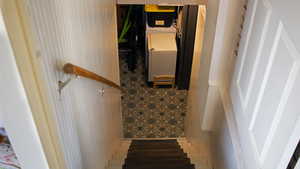 Staircase with heating unit