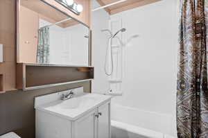 3/4 hall bath