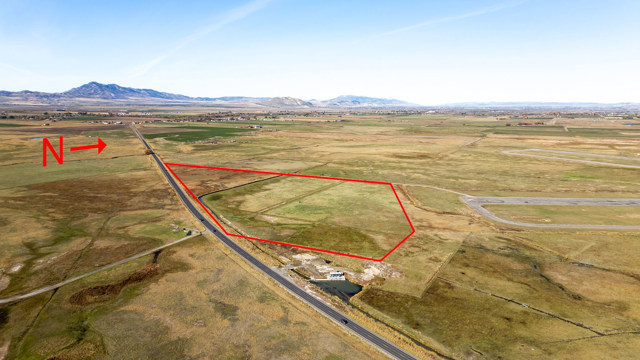 Overview of rural landscape featuring property parcel outlined and a mountain backdrop