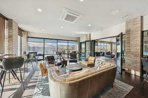 Restaurant / Bar with stunning views