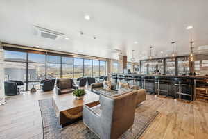 Restaurant / Bar with stunning views