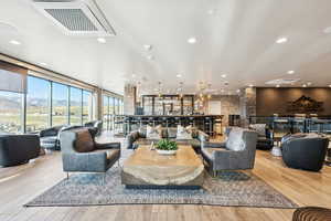 Restaurant / Bar with stunning views