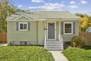 Bungalow featuring a shingled roof