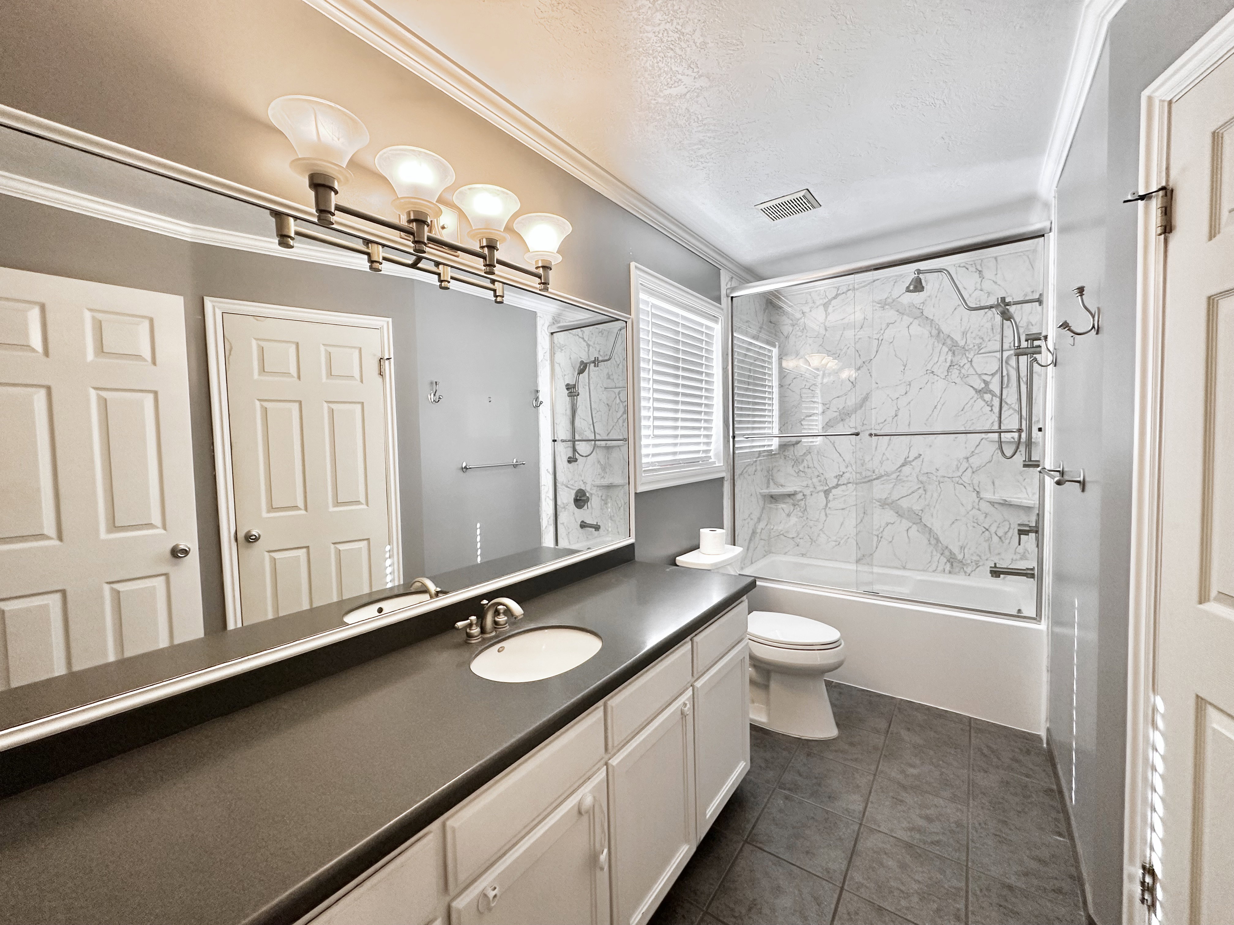 Full bath upstairs
