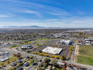 Aerial view of property's location featuring mountains