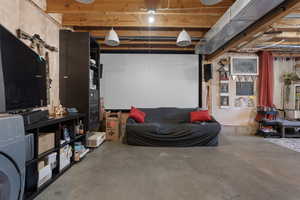 Unfinished below grade area with washer / dryer