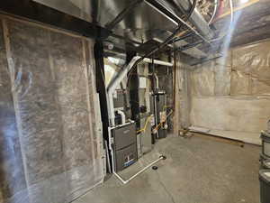 Utility room with heating unit and gas water heater