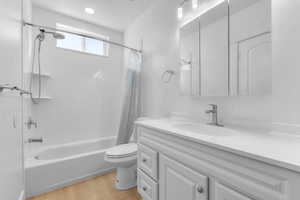 2nd main bedroom ensuite