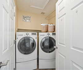 Washroom with independent washer and dryer