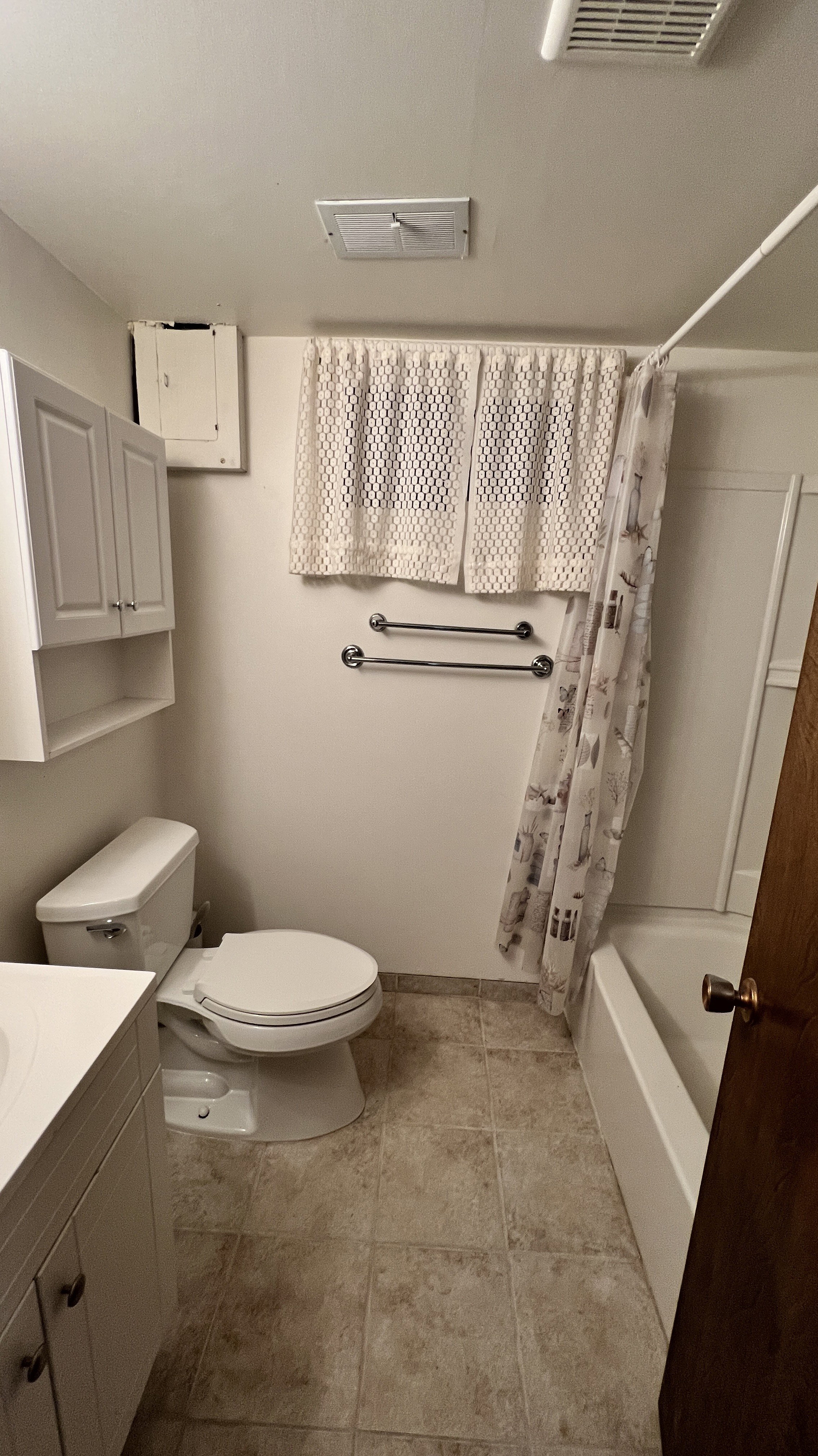 Bathroom with vanity and shower / tub combo