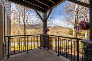 Balcony featuring a mountain view