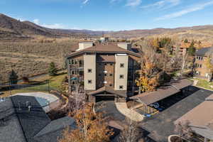 Bird's eye view of a mountainous background