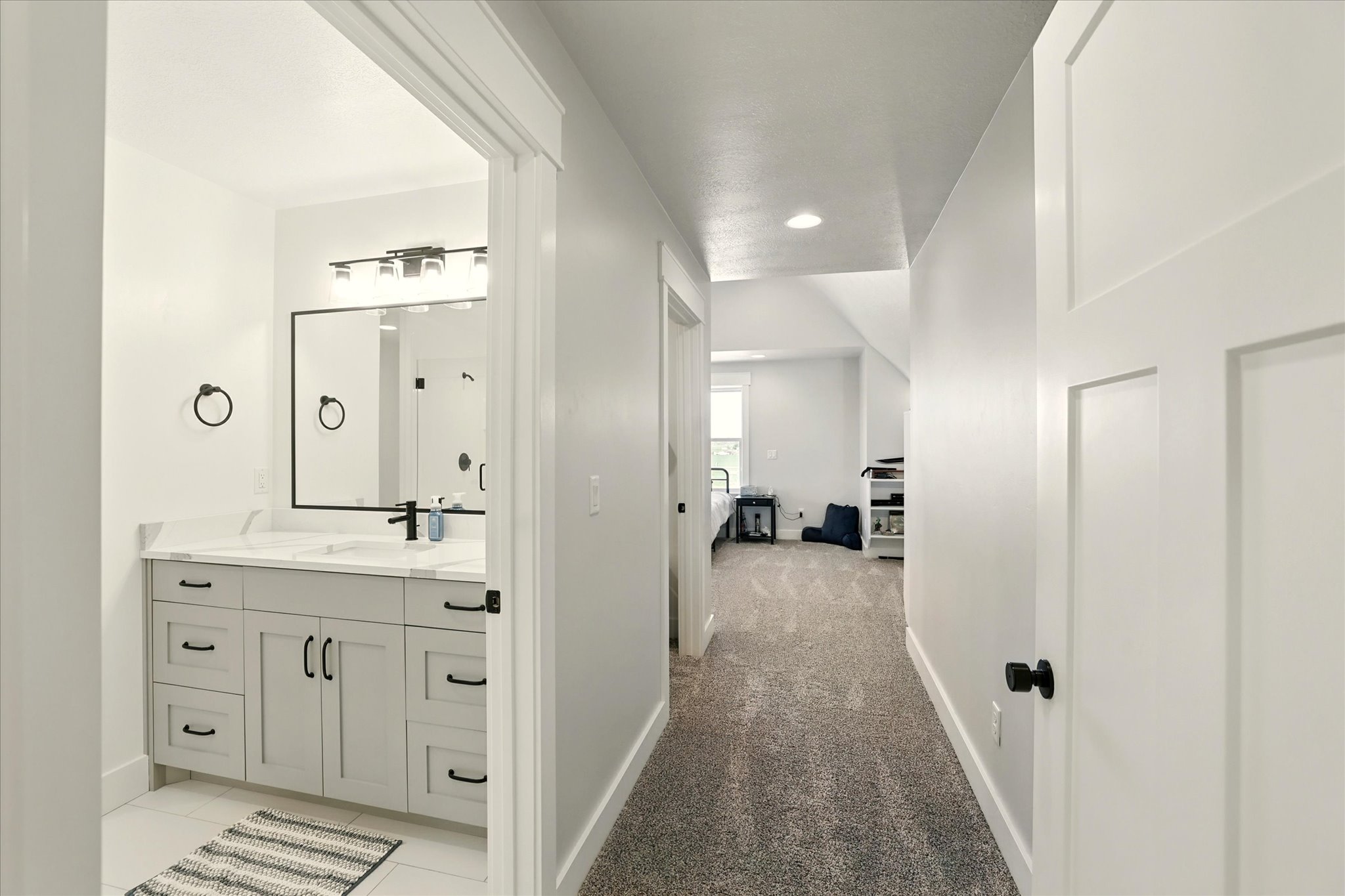 Upstairs on-suite