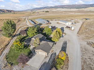 Aerial view of property's location featuring mountains