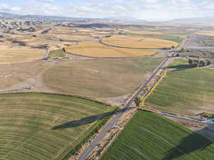 Aerial view of property's location featuring rural landscape and mountains