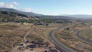 Aerial view of property's location featuring mountains