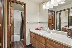 Full bath primary en suite