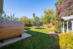 Playhouse, Sauna, Yard