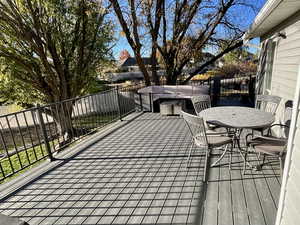 Trex deck with outdoor dining space