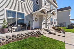 Entrance to property featuring a yard