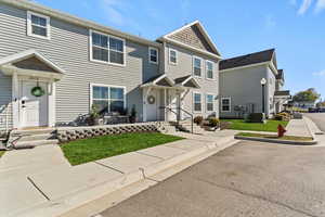View of front facade with a front lawn