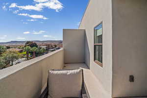 Balcony featuring a mountain view