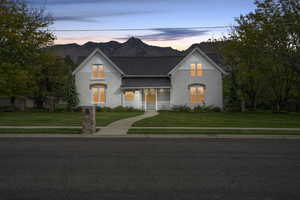 View of front of home featuring a porch and stucco siding