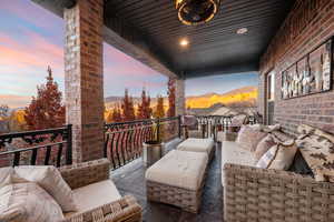 Balcony featuring an outdoor hangout area and a mountain view