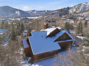 Snowy aerial view with a mountain view