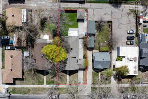 Aerial view of residential area featuring property parcel outlined