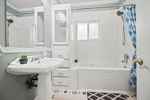 Full bathroom featuring crown molding and tiled shower / bath combo