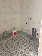 Laundry room featuring washer hookup