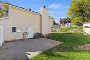Amazing mountain views! Great neighborhood. 2 back patios. 8x10 wood shed for extra storage