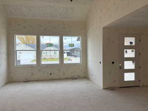 Entrance foyer with vaulted ceiling and wallpapered walls