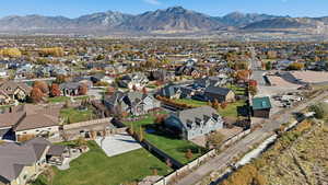 Aerial view of property's location featuring a mountainous background and nearby suburban area