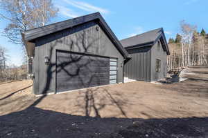 Garage featuring dirt driveway