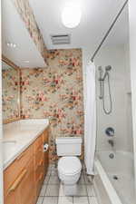 Full bathroom connected to extra bedroom on main level.