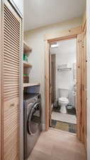 Washroom with washer / clothes dryer