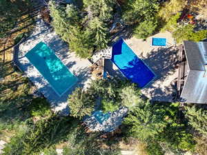 Bird's eye view of a pool area