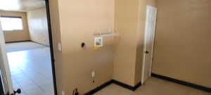 Washroom with hookup for a washing machine and baseboards