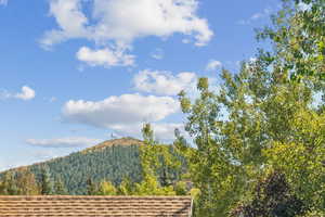Direct views to Quarry Mountain and only a quick walk to McCloud Creek trail