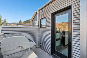 Balcony with a mountain view and area for grilling