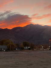 Mountain view. Looking East