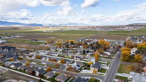View of property location featuring nearby suburban area and mountains